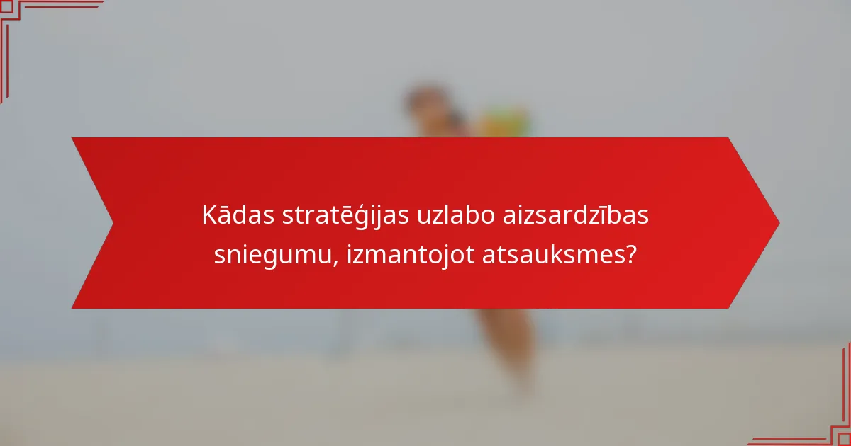 Kādas stratēģijas uzlabo aizsardzības sniegumu, izmantojot atsauksmes?